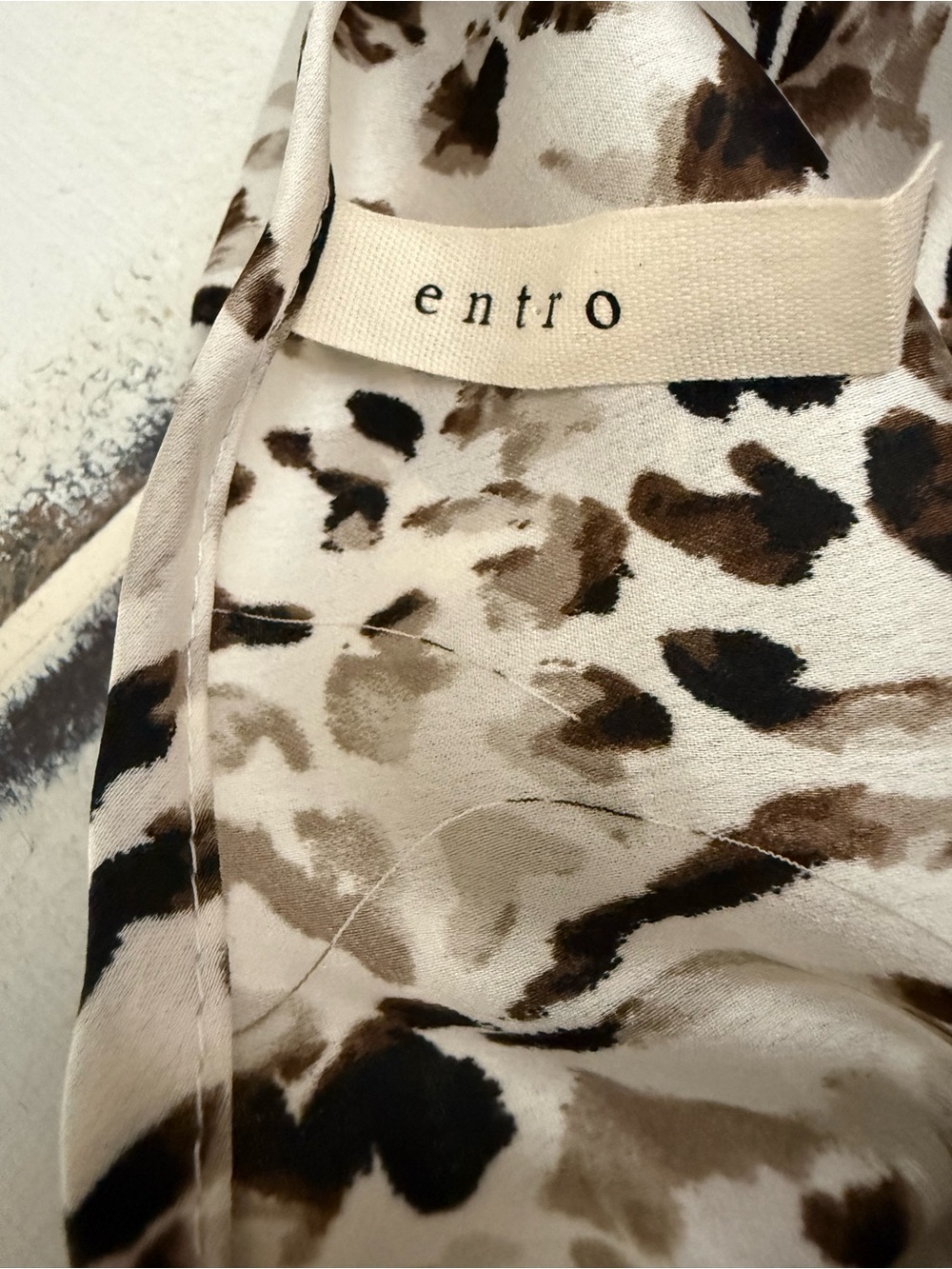 Entro Leopard Print Satin Caftan Dress | V-Neck | Flowy, size small oversized - Picture 12 of 13
